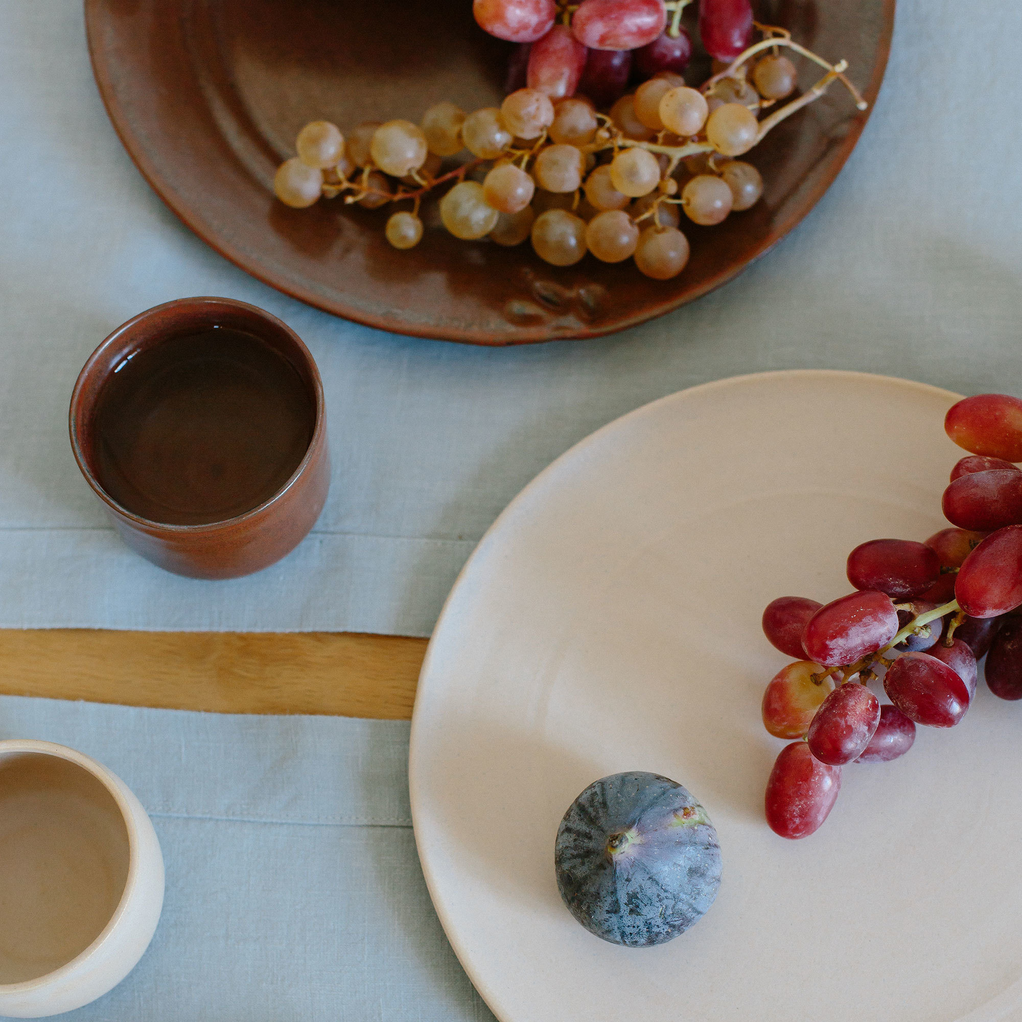 Set of 4 Off-White Matte Glaze Wheel-thrown Dinner Plates - Arielle De Gasquet Lifestyle The Garnered Red Plate Red Cup White Plate