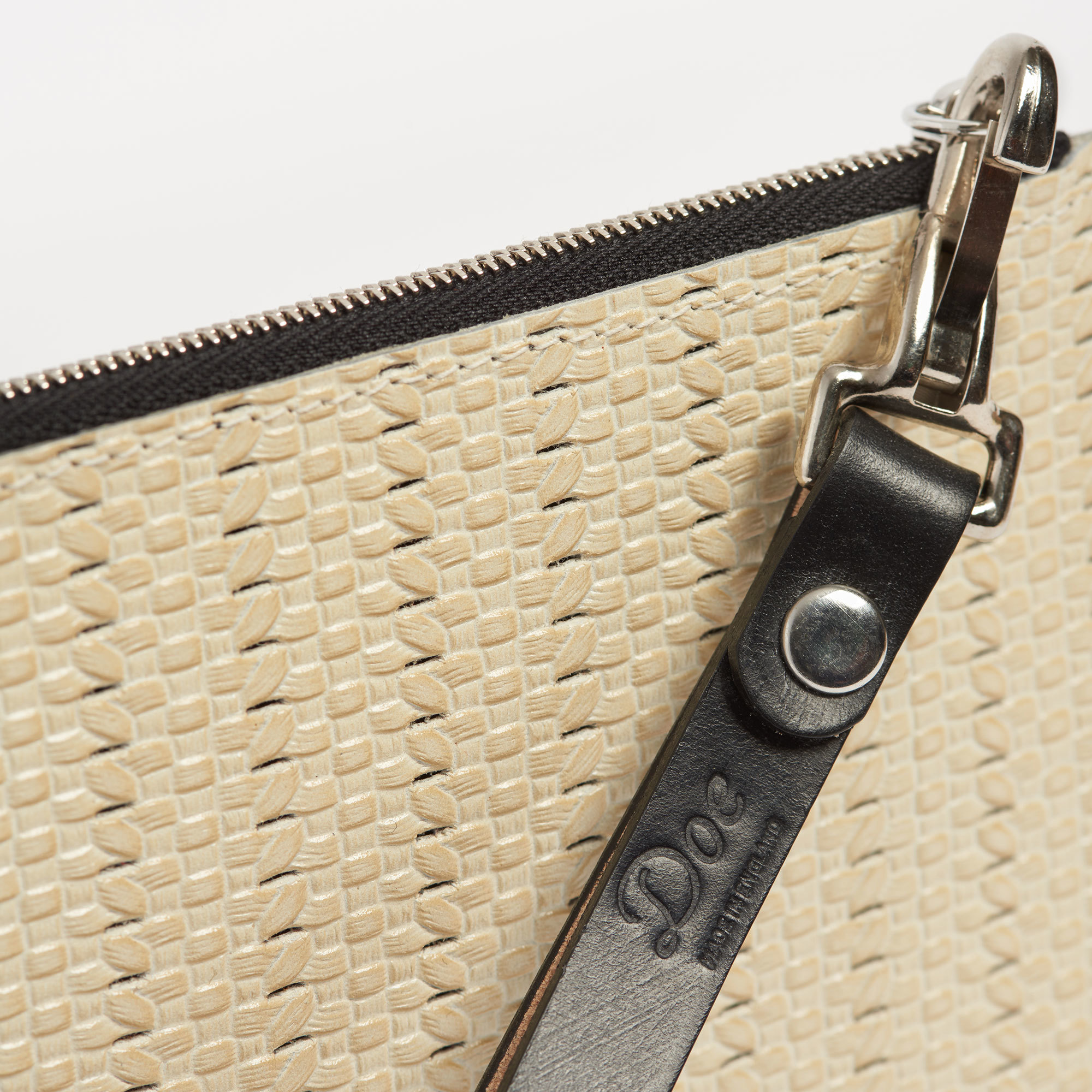 Limited-Edition Vintage Leather Pochette - Vintage Pochette Weave Doe Leather The Garnered Detail