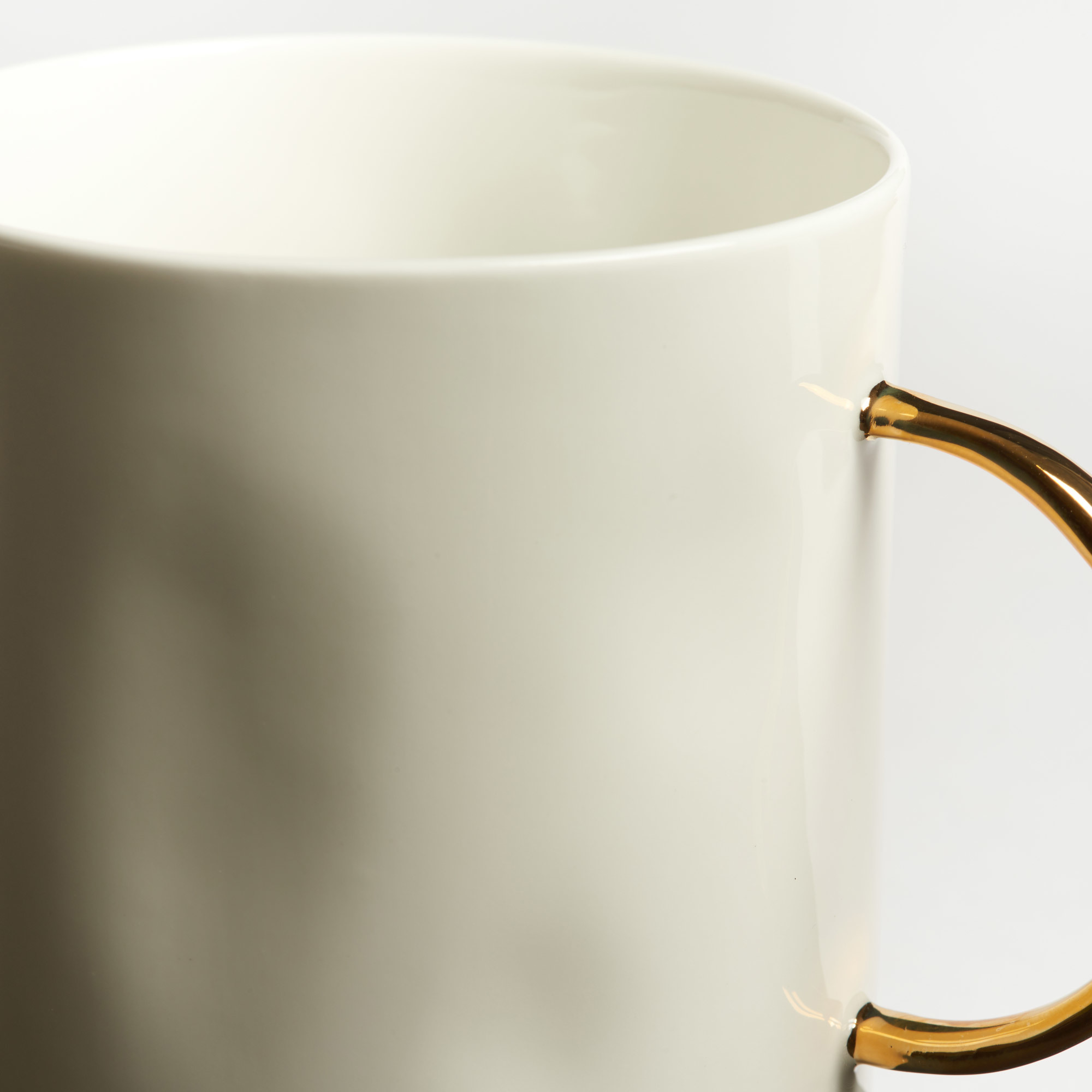 Set of 4 Fine Bone China Tea Mugs with Gold Handle - Gold Tea Mug Feldspar Ceramics The Garnered 4