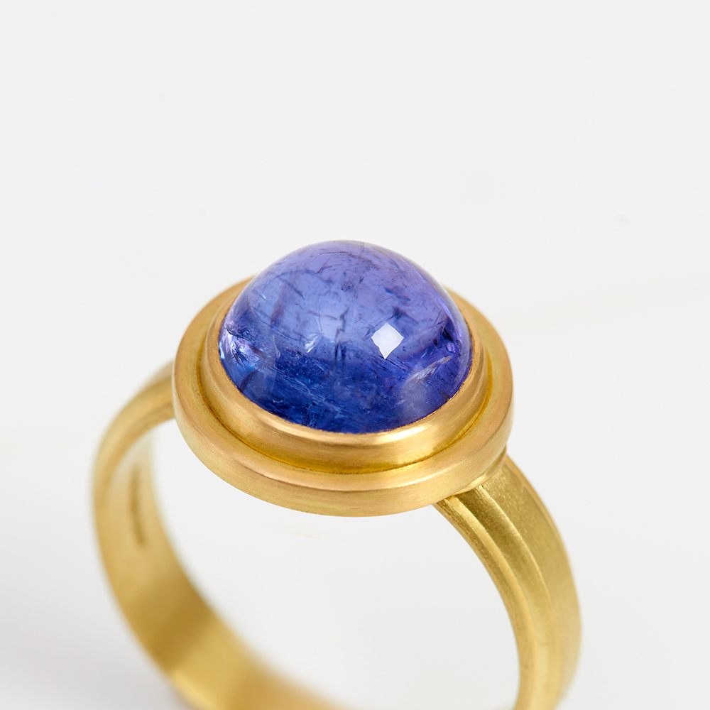 Handmade 18K Gold Ring with Cabochon Tanzanite - The Garnered Jean Scott Moncrieff Tanzanite Cab Ring Detail