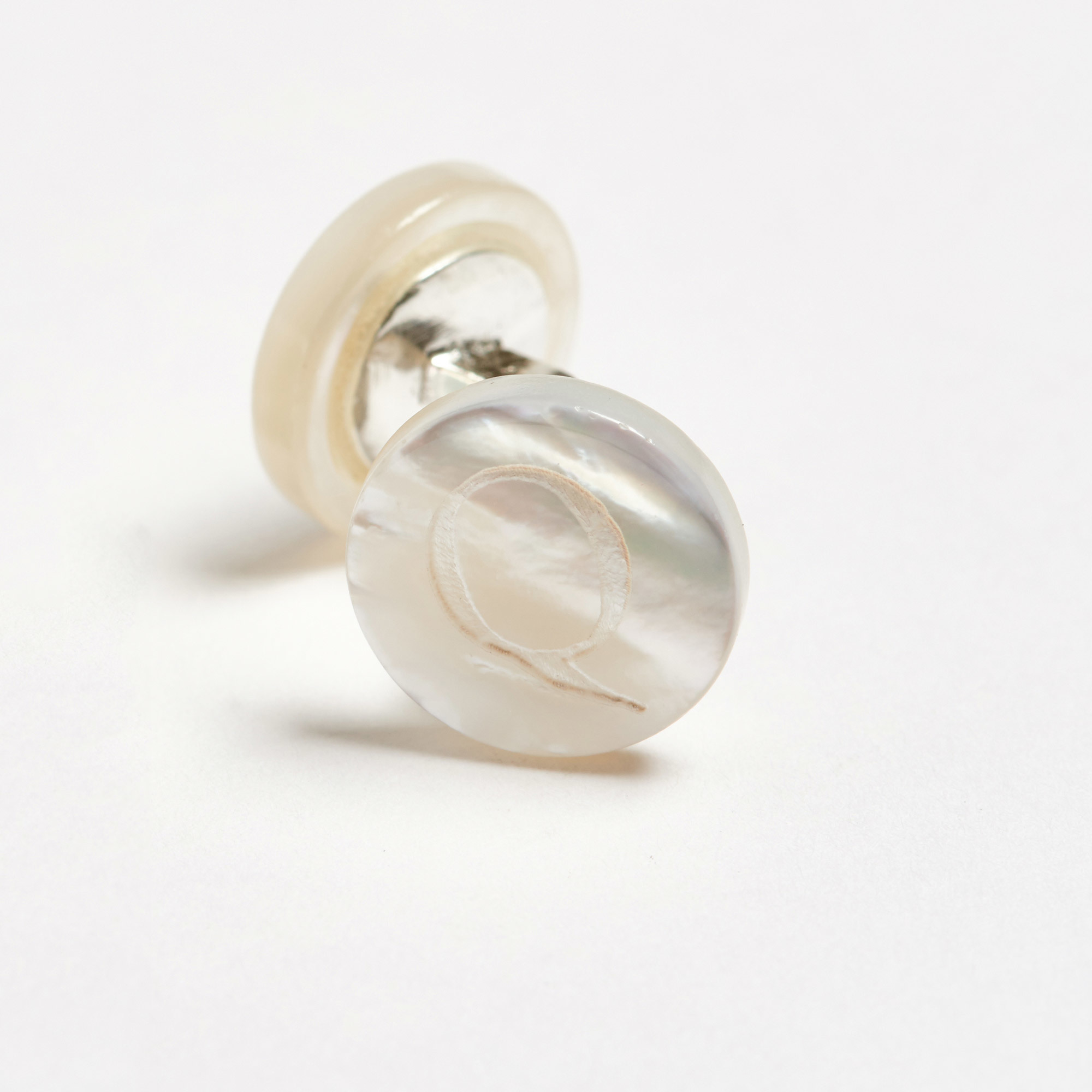 Mother-of-Pearl Initial Alphabet Cufflinks - Q Day Alphabet Samuel Gassmann Cufflinks The Garnered 76C