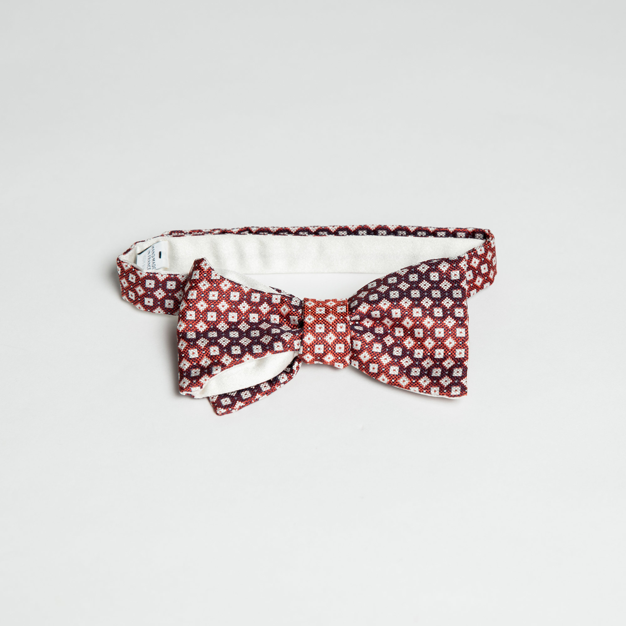 Red & White Jacquard Handmade Silk Bow-tie - Red White Pattern Bowtie Maison F The Garnered 001