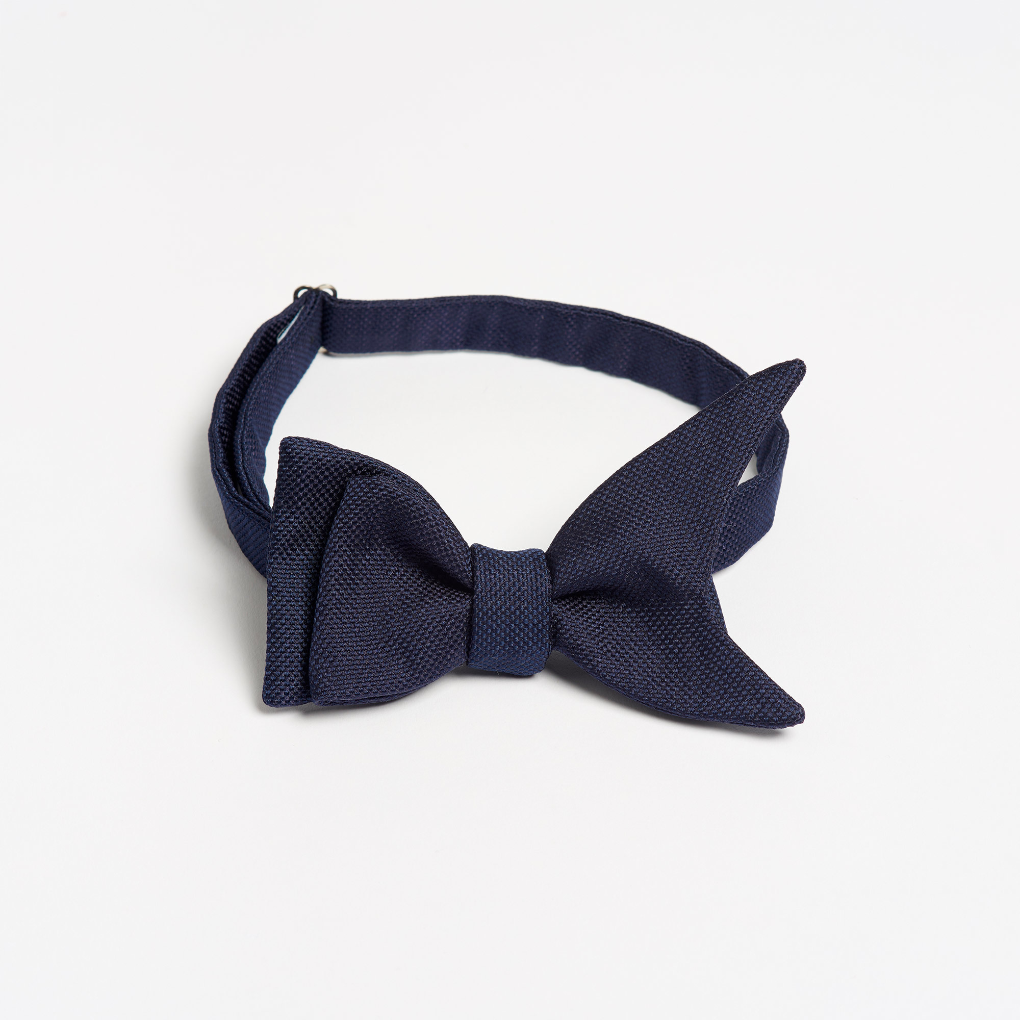 Matte Silk Shark's Fin Pre-Tied Bow-Tie - Navy Bowtie Maison F Ties The Garnered 10