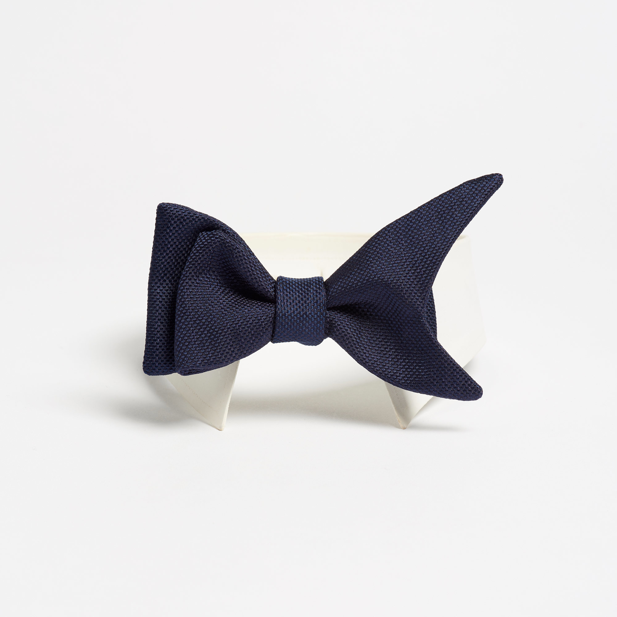 Matte Silk Shark's Fin Pre-Tied Bow-Tie - Navy Bowtie Maison F Ties The Garnered 11