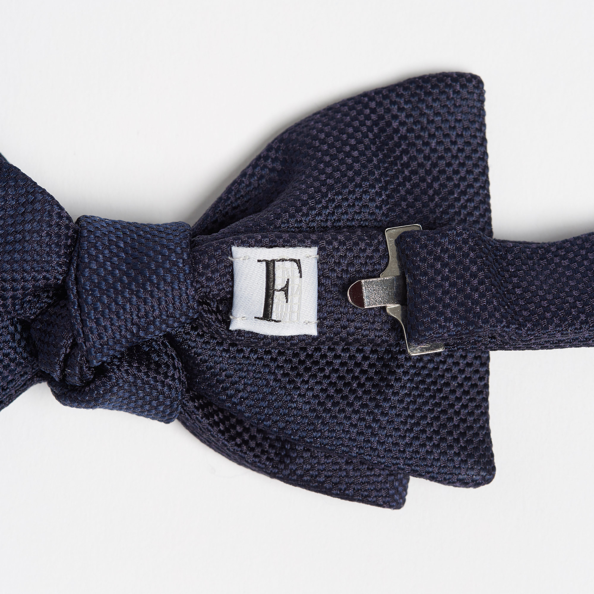 Matte Silk Shark's Fin Pre-Tied Bow-Tie - Navy Bowtie Maison F Ties The Garnered 12
