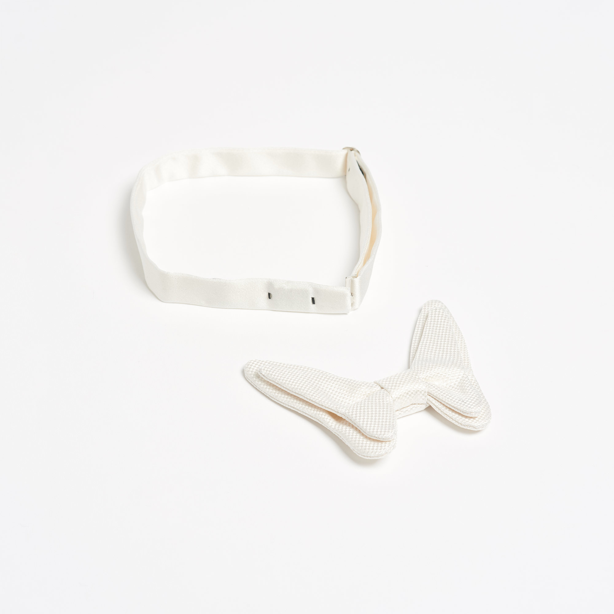 Butterfly White Matte Silk Magnetic Bow-Tie - Bowtie Maison F Ties The Garnered 21