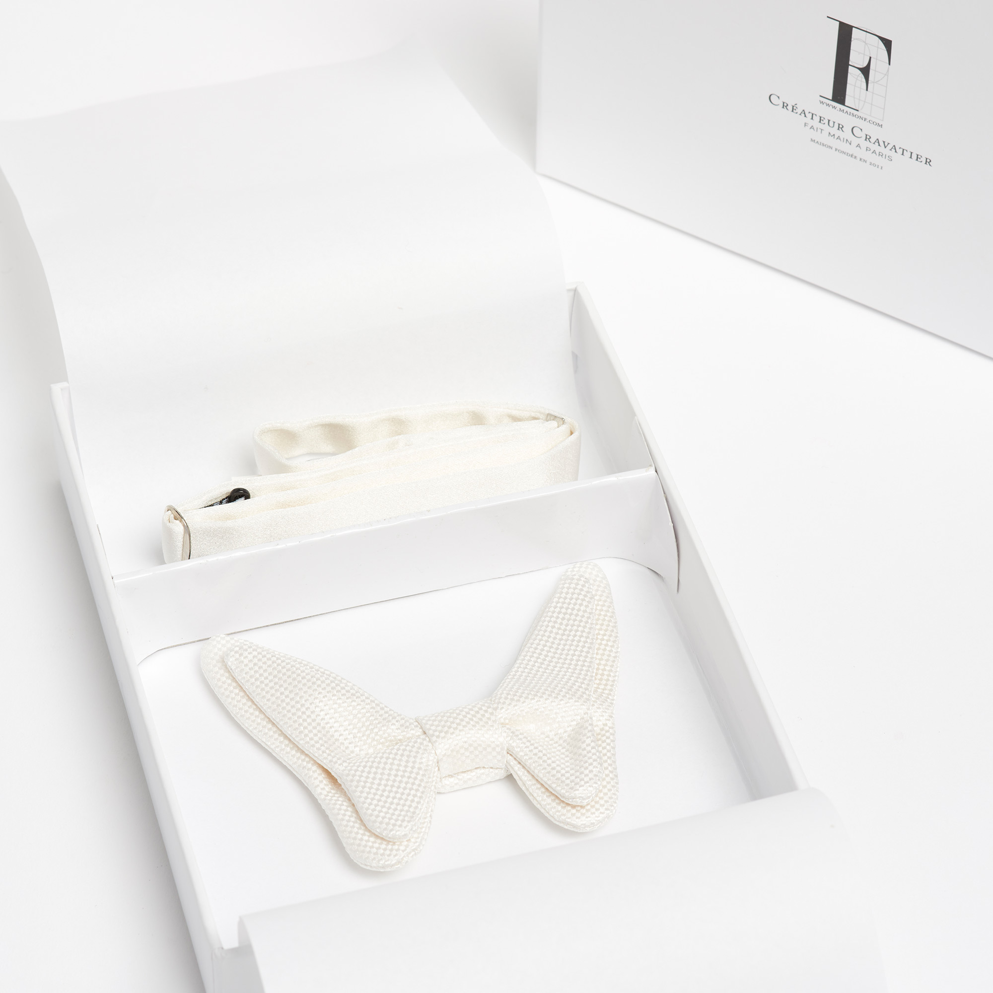 Butterfly White Matte Silk Magnetic Bow-Tie - Bowtie Maison F Ties The Garnered 41