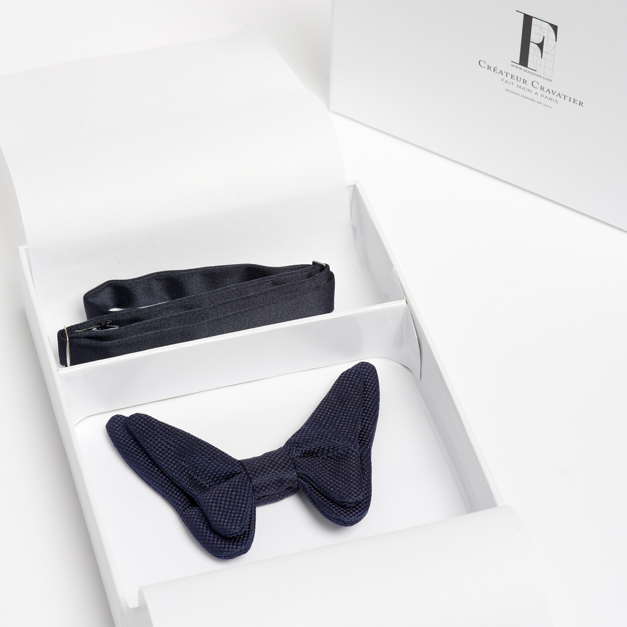 Butterfly Marine Silk Magnetic Bow-Tie - Bowtie Maison F Ties The Garnered 42