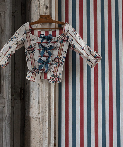 The Garnered - The Garnered Antoinette Poisson Ruth Ribeaucourt Wallpaper Rayures Tricolores Thumbnail