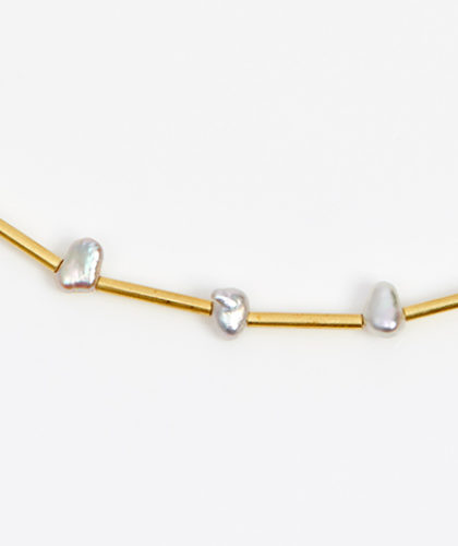 The Garnered - The Garnered Jean Scott Moncrieff 18Ct Tube With Keshi Pearls Detail Thumbnail