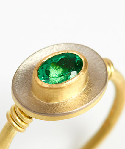 The Garnered - The Garnered Jean Scott Moncrieff 18Ct Yell White Ring With Tzavorite Detail Thumbnail