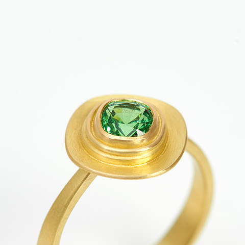The Garnered - The Garnered Jean Scott Moncrieff 18Ct Ring With Cushion Cut Tzavorite Detail Thumbnail